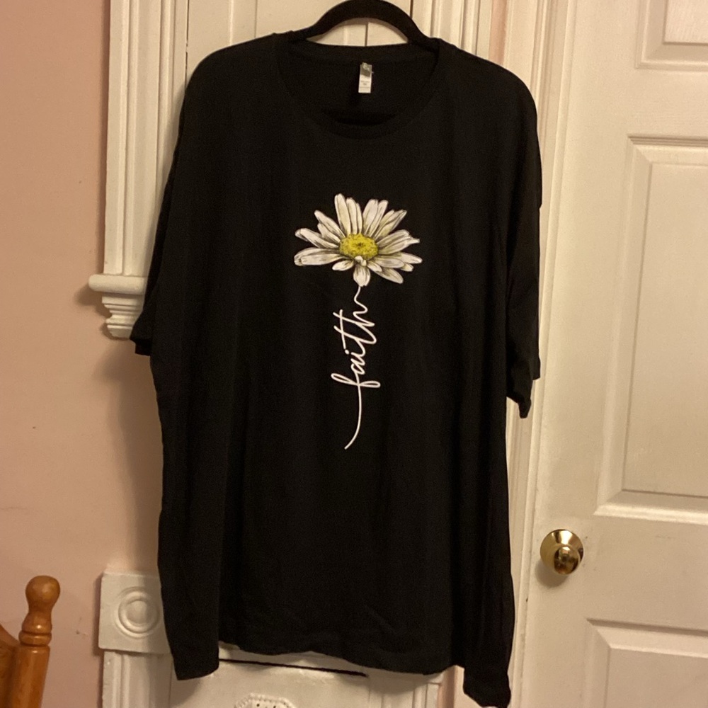 Black Short Sleeve Tee with Daisy Print